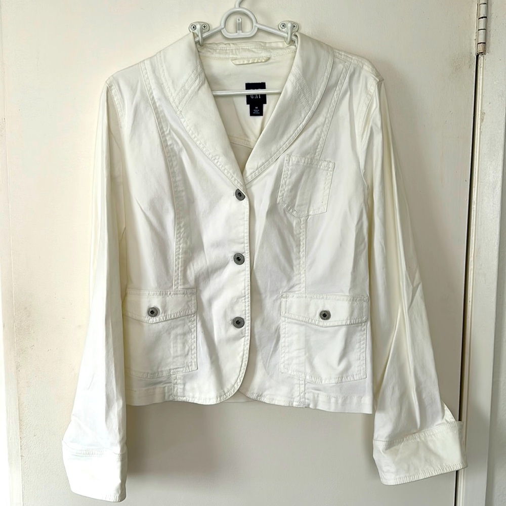 Women’s white jacket
